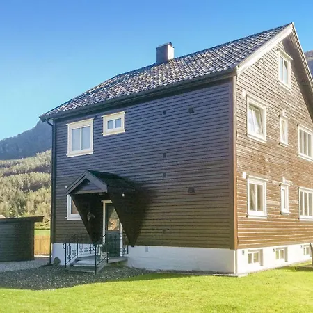Four Bedroom In Apartamento Sauda